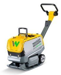 WACKER NEUSON APU 2840e – Akku Rüttelplatte reversierbar mit 180 kg
