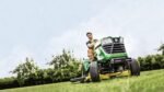 JOHN DEERE Rasentraktor X590