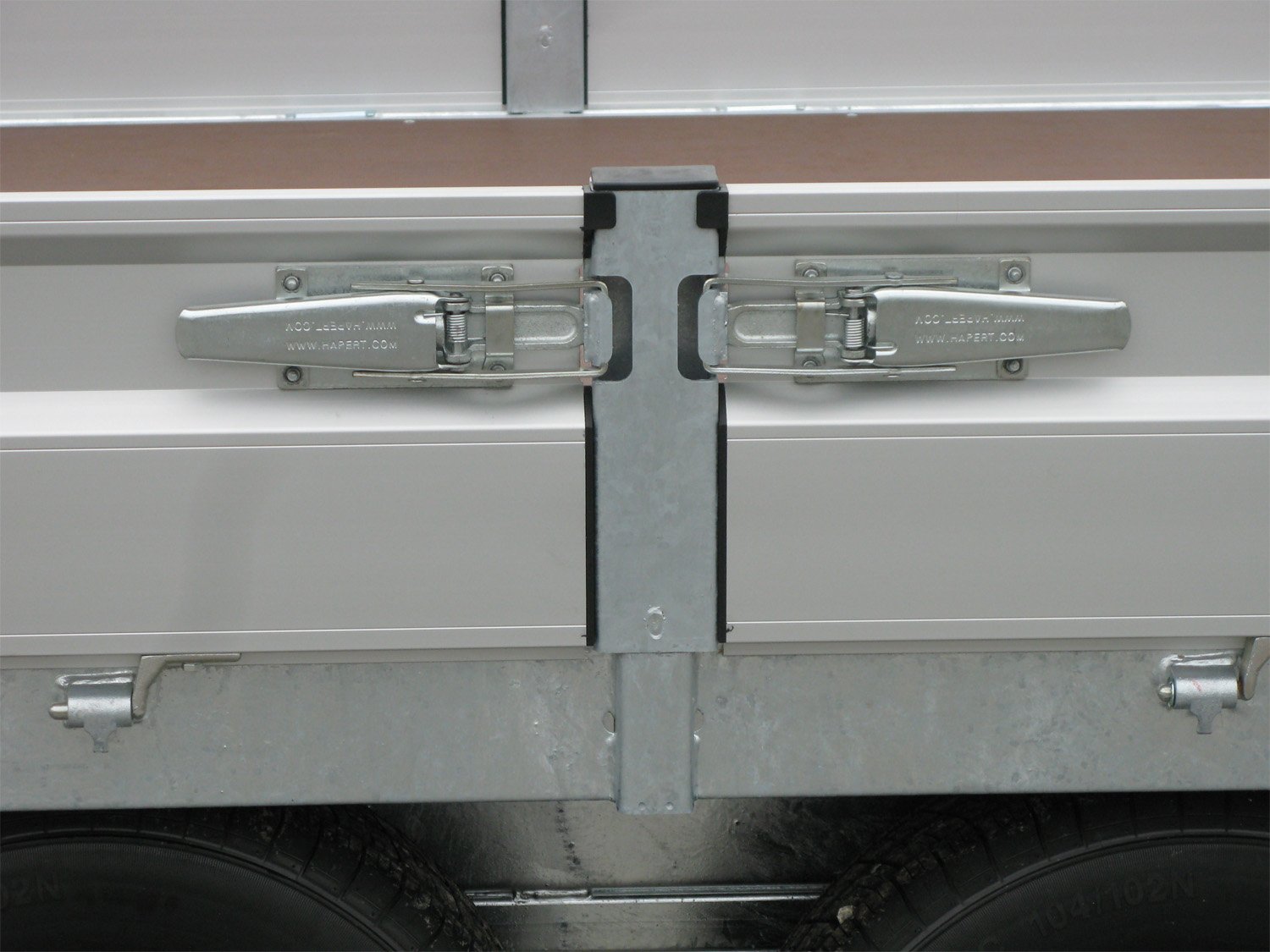 Hapert Azure H-2 – 3500 – 6050 x 2400 Parabelfederung – Niedriges Fahrwerk